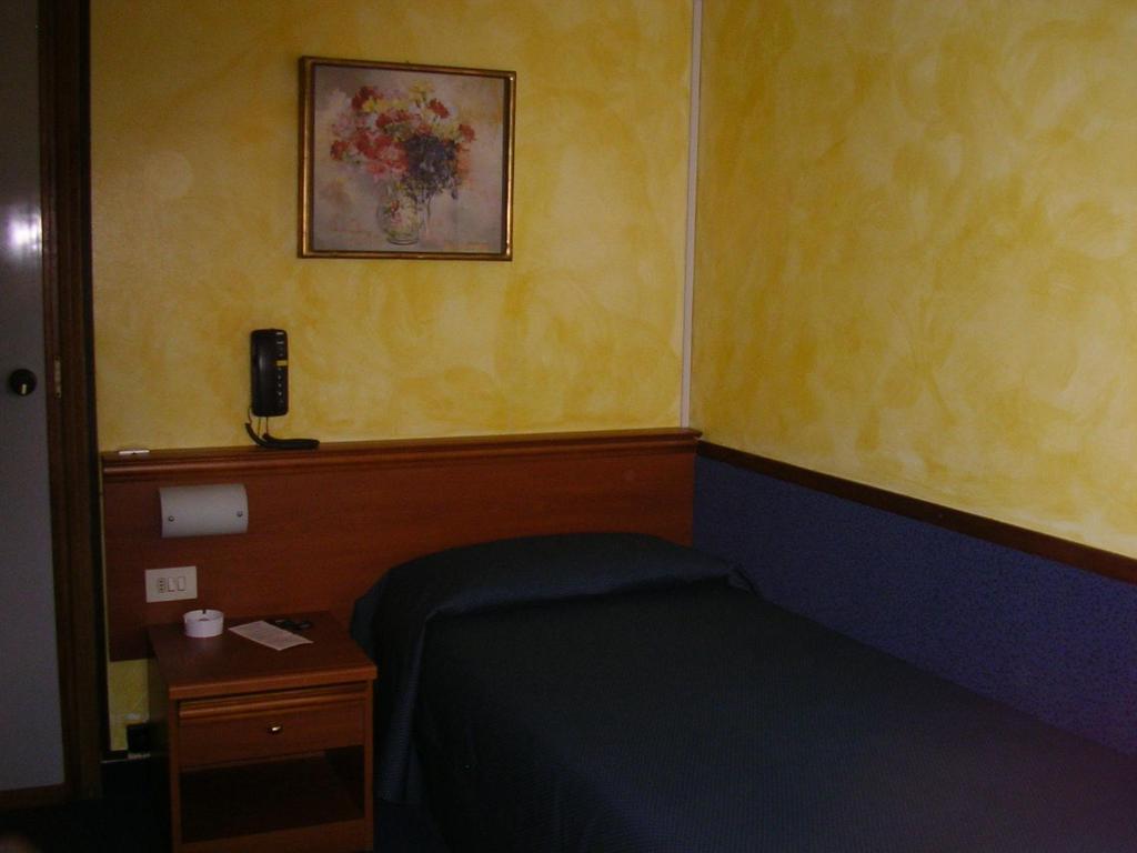 Albergo Cristallo Legnano Chambre photo
