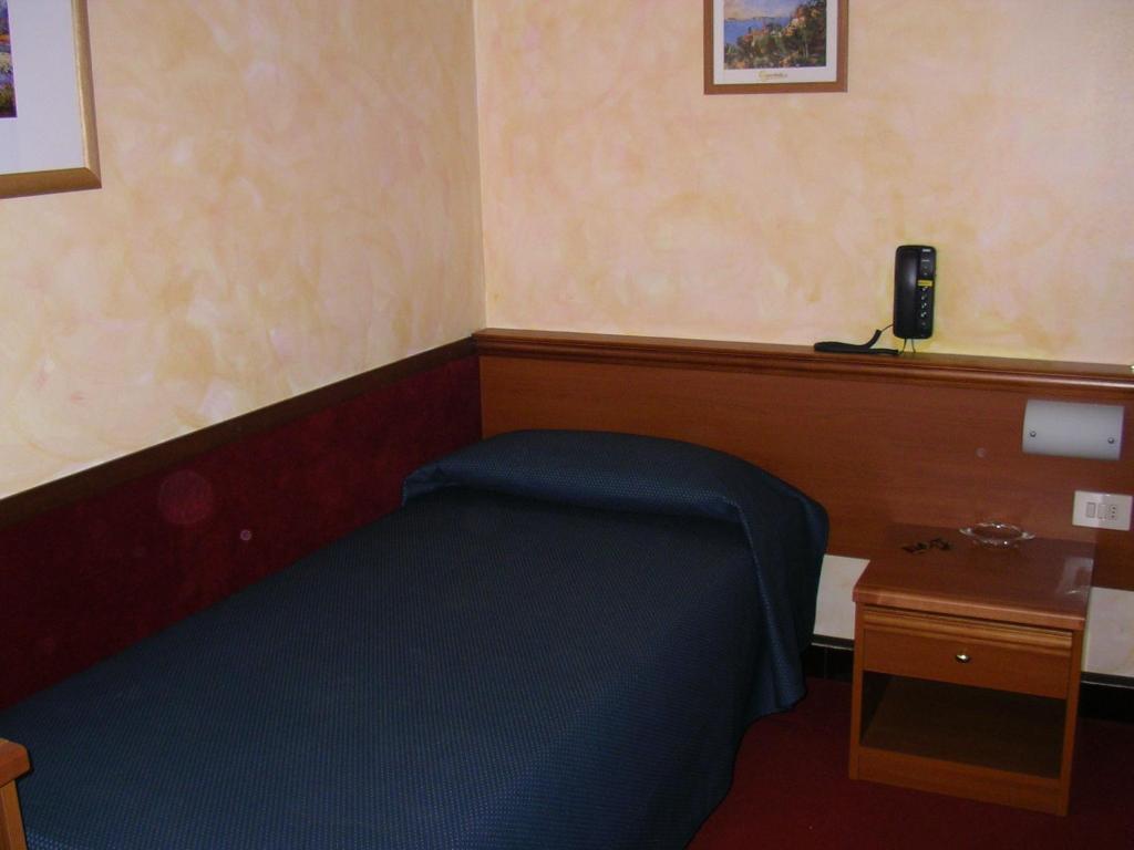 Albergo Cristallo Legnano Chambre photo